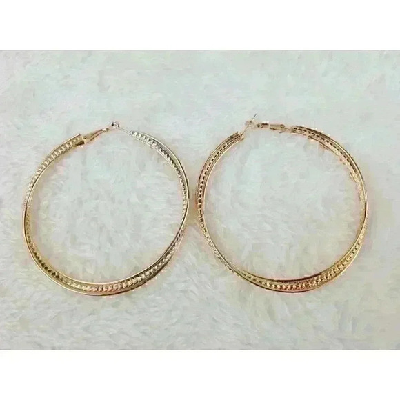 3/$25🔥Fashion Eye-catching Hoop Earrings Gold - Picture 4 of 5